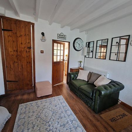 Black Cat Cottage - Central Pickering Grade 2 Listed Cottage Buitenkant foto
